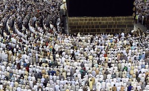 بالفيديو.. معمر لم يفارق الحرم المكي منذ 100 عام .. ويطوف حول الكعبة 21 شوطا يوميا