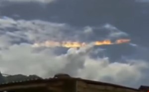 بالفيديو.. ظهور النار في السماء هل هي حقيقة أم مجرد ظاهرة غريبة تحدث في البيرو!