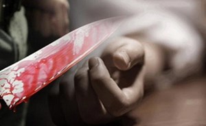 10 طعنات في جسد شاب بـ «العيون»