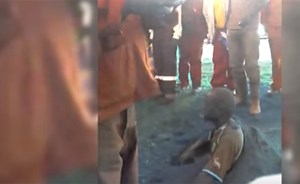 بالفيديو.. أجبروه على حفر قبره بنفسه.. ثم دفنوه حياً!