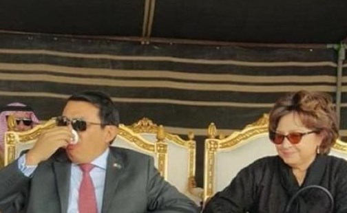 بالصور..  سفير المكسيك وزوجته “قالطين على حاشي” بضيافة أهالي حائل
