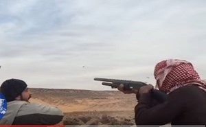 بالفيديو.. نزهة برية لاصطياد الطيور كادت تنتهي بكارثة!