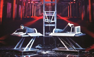 في «أرابز غوت تالنت » : كويتي يقطع جسمه إلى نصفين على الهواء.. !