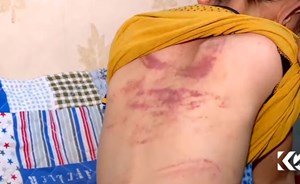 بالفيديو.. أب يقيم حفلة تعذيب لطفله في كركوك