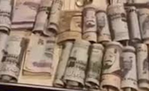 بالفيديو.. كشف حيلة جهنمية لخادمه لإخفاء أموال مسروقة