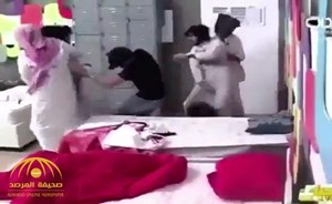 بالفيديو.. مشاجرة عنيفة بين شقيقين توأم خلال بث مباشر على قناة سعودية