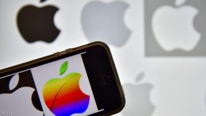FRANCE-INTERNET-COMPANY-APPLE-LOGO