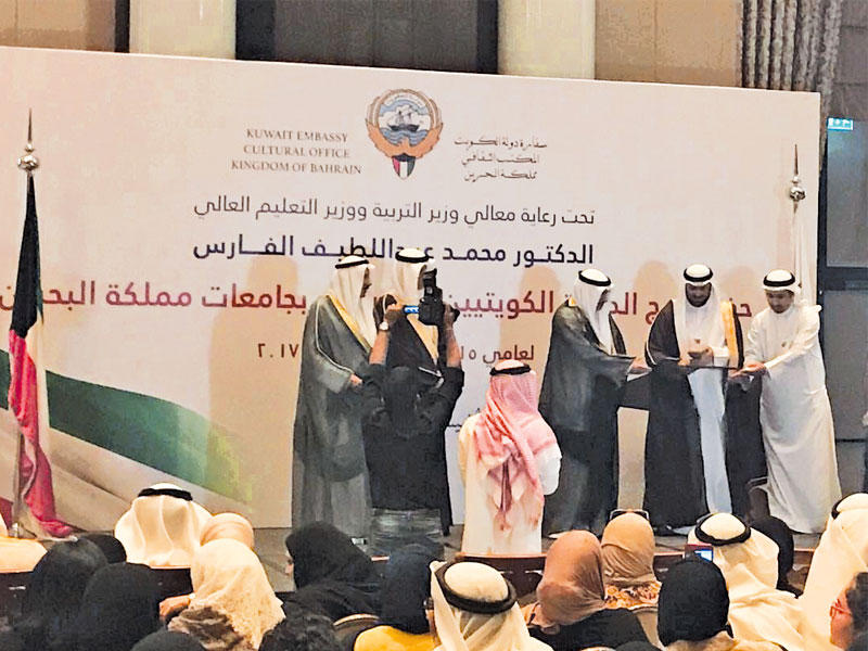 الفارس: توفير أفضل المستويات للطلبة بالجامعات العربية والأجنبية