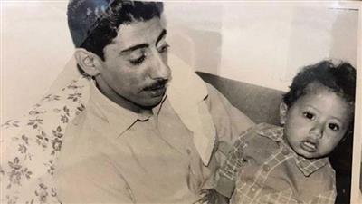 ناصر القصبي ينشر صورته رضيعاً ويعلق: «أول رمضان بدون والدي»