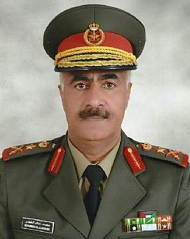 رئيس الأركان يقلّد كوكبة من الضباط رتبتي عقيد ومقدم