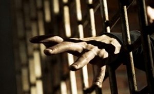 صينيان يحتجزان ابنهما في المنزل لمدة 30 عاماً