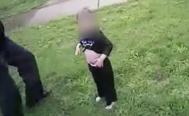 بالفيديو.. ثوانٍ تحبس الأنفاس.. مفاجأة تنقذ طفلاً مصاب بالتوحد من الغرق