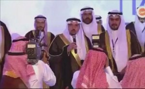 بالفيديو…تخرّج فاتصل بوالدته من منصة التكريم مبشراً بنجاحه