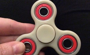 الجميع يستخدم أداة “spinners”… لكن لا أحد يعلم ما هي رسالتها!