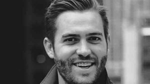 ميشيل أوباما تتعرض للإحراج بسبب تغريدتها حول هذا الرجل الغامض!