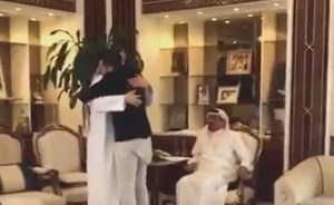 فيديو مؤثر.. حاكم عجمان يجمع بين سوري وابنه بعد فراق 6 سنوات