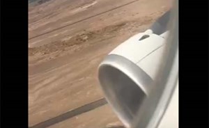 لحظات رعب.. طائرة تعيد إقلاعها عند ملامستها مدرج الهبوط