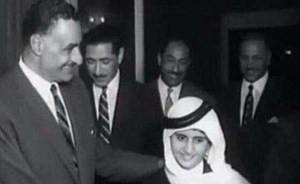 حاكم دبي ينشر صورته في الطفولة مع عبد الناصر والسادات