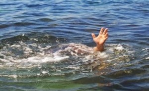 فيديو…تماسيح تفترس قسيساً حاول المشي على الماء ليقلد المسيح