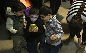 بيل غيتس يجيب: في أي سن تشتري لطفلك هاتفا محمولا؟