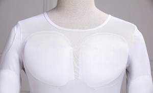 «فانيلة العضلات» خدعة جسدية من الشباب للإيهام بأن لديهم “جسم مقسم”