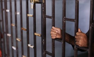 أطلقوا سراحه.. وبعد 45 دقيقة أُعيد إلى السجن لهذا السبب!