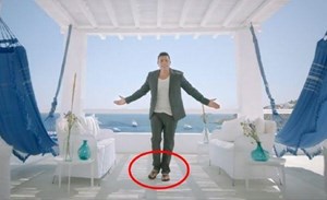 السن يظهر على عمرو دياب في أحدث صورة.. ويصدم جمهوره