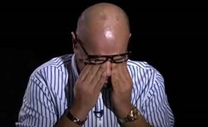 بالفيديو.. طاهٍ كويتي ينخرط في البكاء أثناء لقاء معه عند حديثه عن إعاقته.. وكيف حفزته لاحتراف هوايته