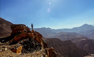تعرف على أعلى قمة جبلية في الإمارات