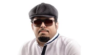 أول كفيف سعودي يملك قناة على اليوتيوب: أفطرت في نهار رمضان حتى لا يعود لي بصري!