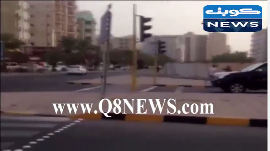 فيديو…هروب بنت من السياره ومطاردتها بالشارع بمنطقة السالميه