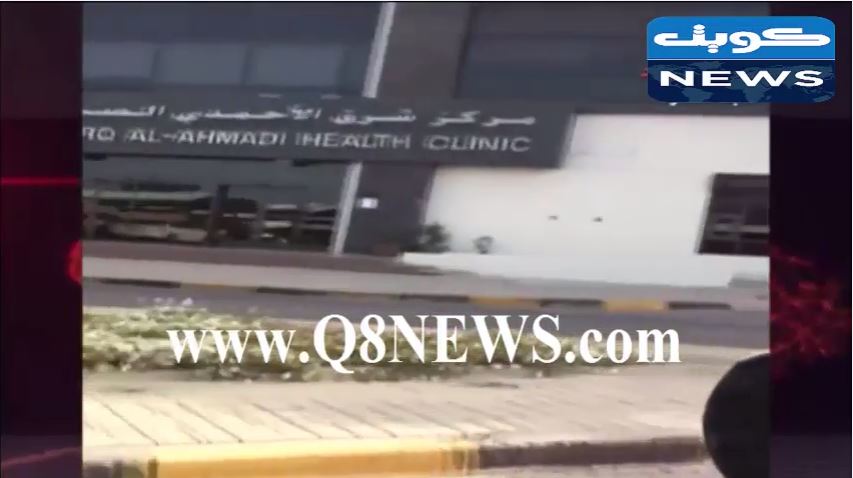 فيديو…الكلاب عند باب الطوارىء لمركز شرق الاحمدي الصحي!!