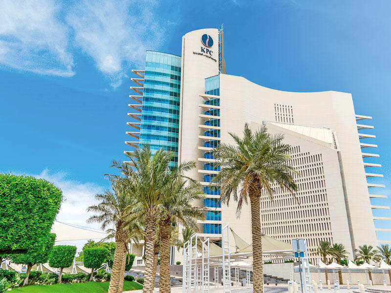 التخارج يثير أزمة بين مؤسسة البترول وشركات الاستثمار