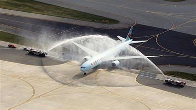 أسباب «رش الطائرات» بالماء