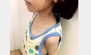 أب في السعودية يلقي بأطفاله الثلاثة في الشارع بعدما عنفتهم زوجته جسدياً ونفسياً