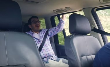 بالفيديو.. أحمد زاهر ينهار في مقلب “هاني هز الجيل” ويقفز من السيارة بجنون!!