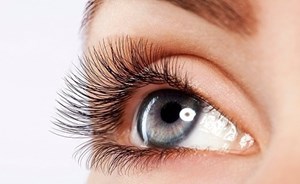 5 وسائل لتقوية الرموش والحفاظ على صحتها