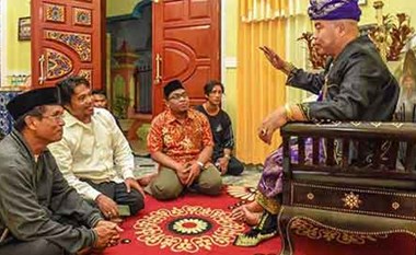 تعرف على قصة حامل خاتم سليمان الذي يزن أكثر من 150 جرام!