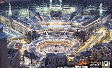 صور تظهر الأجواء الروحانية للمسجد الحرام وامتلاءه بالمصلين