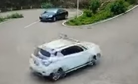 بالفيديو.. رد فعل سريع لسائق ينقذه من الموت..شاهدوا ماحدث