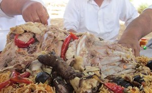 الأكل بالأيدي من القواعد الصحية في الهند