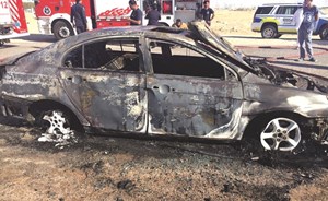 التحقيق في مصرع شخص متفحم داخل مركبة