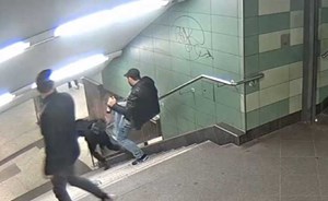 متهم يعترف بركله محجبة في برلين