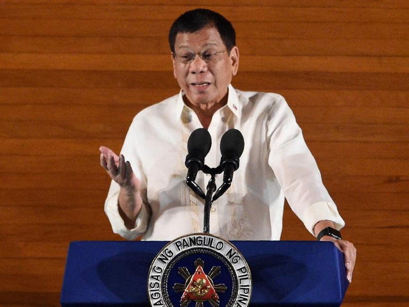 الرئيس الفيليبيني يعرض حكما ذاتيا على المسلمين للتصدي للجهاديين