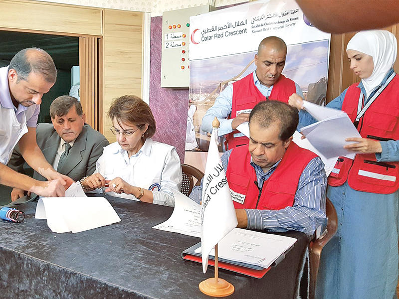 جمعيتا الهلال الأحمر الكويتي والقطري توقعان اتفاقيتين لإغاثة النازحين السوريين بلبنان