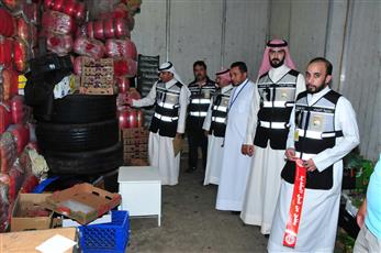 «البلدية»: مصادرة وإتلاف 5 طن من المواد الغذائية وغلق 40 براد منهم 39 بالشويخ