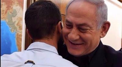 نتانياهو يستقبل قاتل الشابين الأردنيين بحفاوة بالغة!!