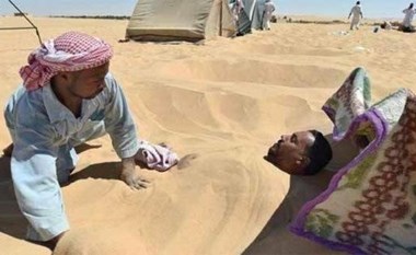 لماذا يدفن هؤلاء أنفسهم في رمال سيوة بمصر؟