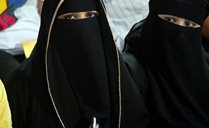 خليجية تهدي شابًا وعدها بالزواج 450 ألف ريال.. فكانت ردة فعله صادمة !