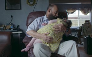 بالفيديو.. كل من يذهب إلى هذا الرجل يموت في منزله.. وهذه قصته !